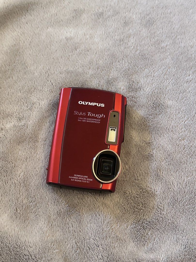 Olympus Stylus Tough 300 (Category: Cameras) located in Quezon City. Submitted by fiercegem_e8d52d (Listing ID 1438602885, Image 2). Description: 𝜗𝜚 🫧𝐏𝐫𝐞-𝐥𝐨𝐯𝐞𝐝 𝐎𝐋𝐘𝐌𝐏𝐔𝐒 𝐒𝐓𝐘𝐋𝐔𝐒 𝐓𝐎𝐔𝐆𝐇-3000🫧𝜗𝜚 PRICE: ₱3,999 ⚜️ SPECS/FEATURES ˙✧˖°📷 ༘ ⋆｡˚ 🧸12 MP sensor 🧸3.6x optical zoom lens 🧸2.7-inch LCD screen 🧸HD video recording 🧸Compact and handy for everyday use 🧸 can take photos/videos UNDERWATER + freeze proof ✨ 🪷 comes w