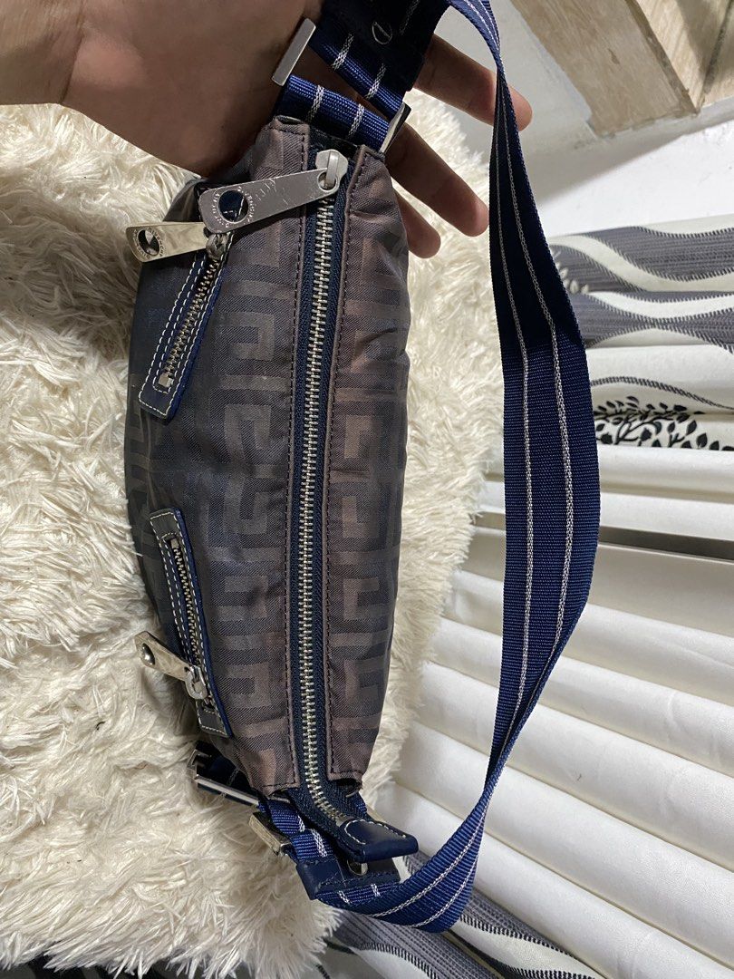 Orig givenchy small kili (Category: Luxury Bags & Wallets) located in Tagum. Submitted by amarasluxbag (Listing ID 1438673599, Image 3). Description: Super tibay pa May faded sa body Malinis loob , maganda pa strap.