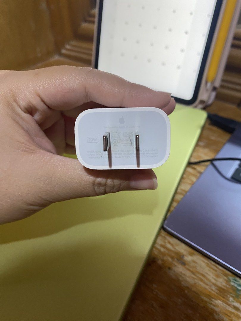 ORIGINAL Apple type C cable (Category: Chargers & Cables) located in Rizal. Submitted by hey.yasmeeeen (Listing ID 1438671878, Image 2). Description: only used once rfs: tatlo ba charger and adopter lalamove or pick up only.