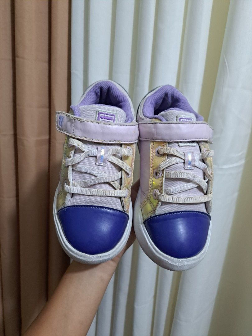 Original fila shoes,for kid (Category: Babies & Kids Fashion) located in Quezon City. Submitted by kimlynandaya (Listing ID 1438596188, Image 1). Description: original fila shoes,for kid sizes us:1 uk:13 eur:32 cm:20.