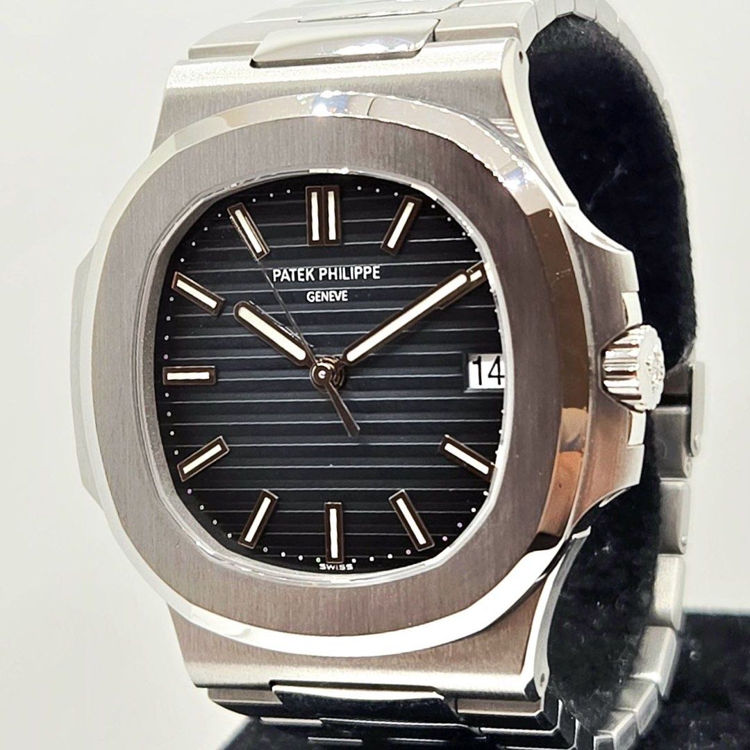 Patek Philippe Nautilus Bracelet (5711/1A-010) (Category: Watches) located in Singapore. Submitted by thewatchroom (Listing ID 1438512213, Image 3). Description: Search thewatchroombencoolensg on T for exclusive deal Patek Philippe Nautilus Bracelet (5711/1A-010) Dated 2012 Come with Box , Cert and 6 Months Inhouse Warranty Our mode of payment can made by cash , paynow or 1 time credit card payment of 2.3% We are located at 180 bencoolen Street #