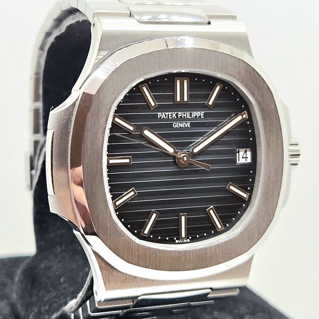 Patek Philippe Nautilus Bracelet (5711/1A-010) (Category: Watches) located in Singapore. Submitted by thewatchroom (Listing ID 1438512213, Image 2). Description: Search thewatchroombencoolensg on T for exclusive deal Patek Philippe Nautilus Bracelet (5711/1A-010) Dated 2012 Come with Box , Cert and 6 Months Inhouse Warranty Our mode of payment can made by cash , paynow or 1 time credit card payment of 2.3% We are located at 180 bencoolen Street #