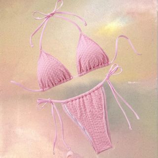 (Category: ) located in . Submitted by paris.declutters (Listing ID 1438647129, Image 1). Description: .