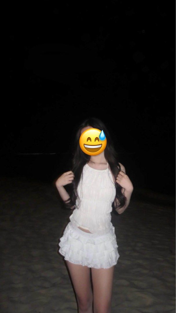 Pleated Backless Halter Neck Top (Category: Blouses) located in Santa Cruz. Submitted by rybelle.23 (Listing ID 1438677327, Image 2). Description: * size XS-Small * used thrice * bought for ₱299 * RFS: need closet space and I don’t see myself wearing it anymore 😭 can do meet-ups if you’re around Sta. Cruz, Pila, or Los Baños area 💓 price is still negotiable 💓.