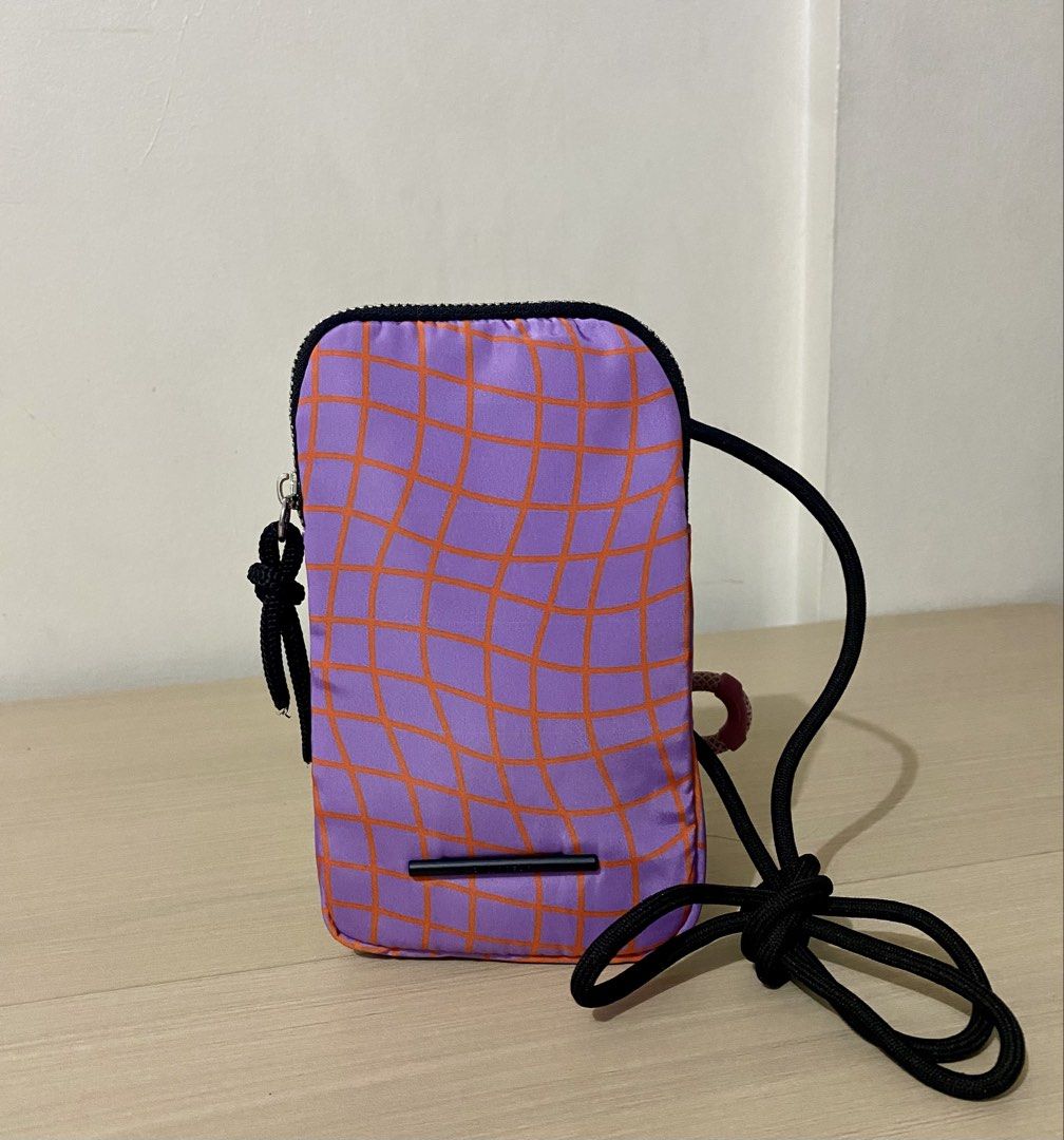 Pull & Bear Cellphone Case (Category: Cases & Sleeves) located in Cavite. Submitted by chubbsavenue (Listing ID 1438643468, Image 1). Description: .