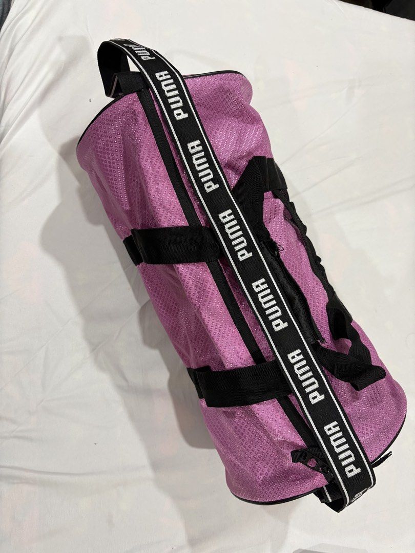 Puma Pink Duffle Bag (Category: Cross-body Bags) located in Pasig City. Submitted by saturnscope (Listing ID 1438630554, Image 3). Description: - Puma duffle bag - Includes shoulder strap with Puma logo - Side pocket * Ink stain but I think it can be removed when washed 📍 Pasig, Manggahan MOD: Lalamove MOP: Gcash.