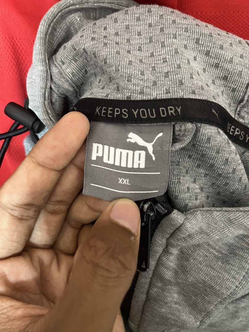 PUMA TECH JACKET (Category: Hoodies) located in Klang. Submitted by junessmf (Listing ID 1438652016, Image 3). Description: PIT-23 LENGHT-27 ring dah tak ketat no stain POSTAGE SM-RM8 SS-RM15.