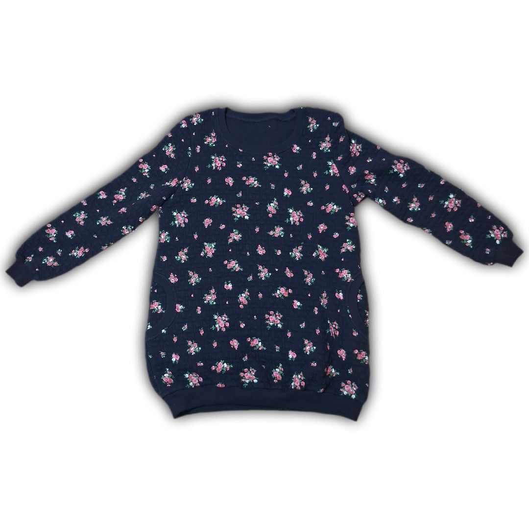QUILTED FLORAL LONG SLEEVE SWEATER (Category: Longsleeves) located in Quezon City. Submitted by moonpied (Listing ID 1438517923, Image 1). Description: 📍 NCR, QC 💳 GCash 🚚 [Care of Buyer] Grab, Lalamove, J&T - medium to large - dm for measurements.