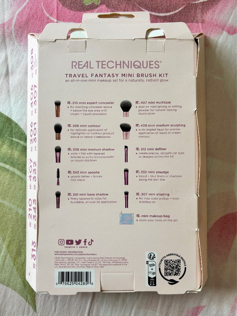 Real Techniques Travel Fantasy Mini Brush Kit (Category: Makeup) located in Manila. Submitted by orangedaisies (Listing ID 1438528375, Image 2). Description: - Real Techniques Travel Fantasy Mini Brush Kit - Includes 10 mini brushes - Includes a travel bag.