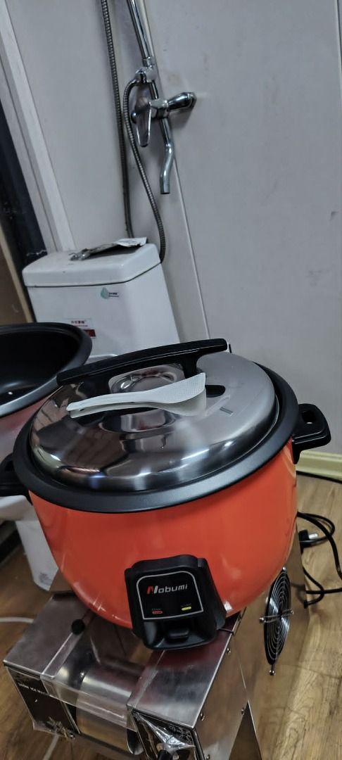 Rice Cooker Good as new (Category: Rice & Noodles) located in Cavite. Submitted by nila.d (Listing ID 1438591688, Image 1). Description: may dents lang malaki to .