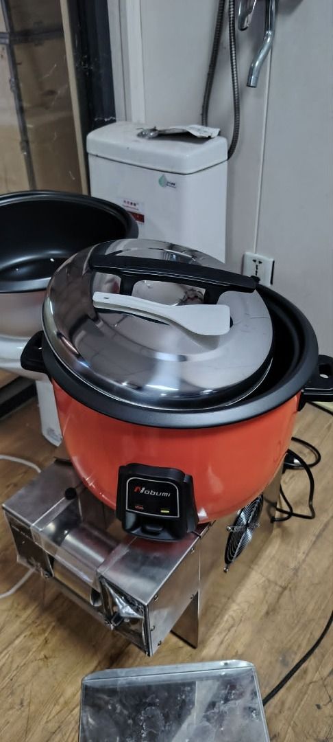 Rice Cooker Good as new (Category: Rice & Noodles) located in Cavite. Submitted by nila.d (Listing ID 1438591688, Image 3). Description: may dents lang malaki to .