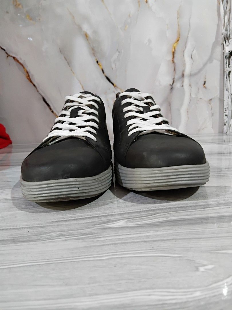 ROCKPORT TRUTECH SIZE 10.5 M (Category: Sneakers) located in General Mariano Alvarez. Submitted by adonid (Listing ID 1438510236, Image 3). Description: ROCKPORT TRUTECH ORIGINAL ROCKPORT TRUTECH GOOD CONDITION NORMAL SIGN OF USAGE ONLG SIZE 10.5 MENS.