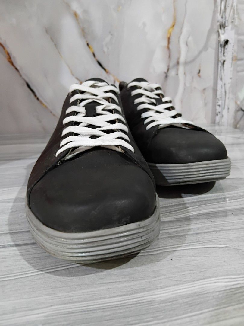ROCKPORT TRUTECH SIZE 10.5 M (Category: Sneakers) located in General Mariano Alvarez. Submitted by adonid (Listing ID 1438510236, Image 2). Description: ROCKPORT TRUTECH ORIGINAL ROCKPORT TRUTECH GOOD CONDITION NORMAL SIGN OF USAGE ONLG SIZE 10.5 MENS.