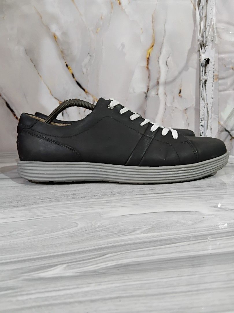 ROCKPORT TRUTECH SIZE 10.5 M (Category: Sneakers) located in General Mariano Alvarez. Submitted by adonid (Listing ID 1438510236, Image 1). Description: ROCKPORT TRUTECH ORIGINAL ROCKPORT TRUTECH GOOD CONDITION NORMAL SIGN OF USAGE ONLG SIZE 10.5 MENS.