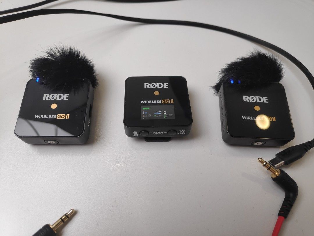 Rode Wireless GO II Microphone System (Category: Microphones) located in Manila. Submitted by juan.paolo0000 (Listing ID 1437673573, Image 3). Description: - Rode Wireless GO II: Wireless microphone system. - Includes 2 transmitters and a receiver. - Comes with cables and a carrying case. - Easy to set up and use. - Ideal for video recording, interviews, and more. - Enhanced functionality with included accessories..