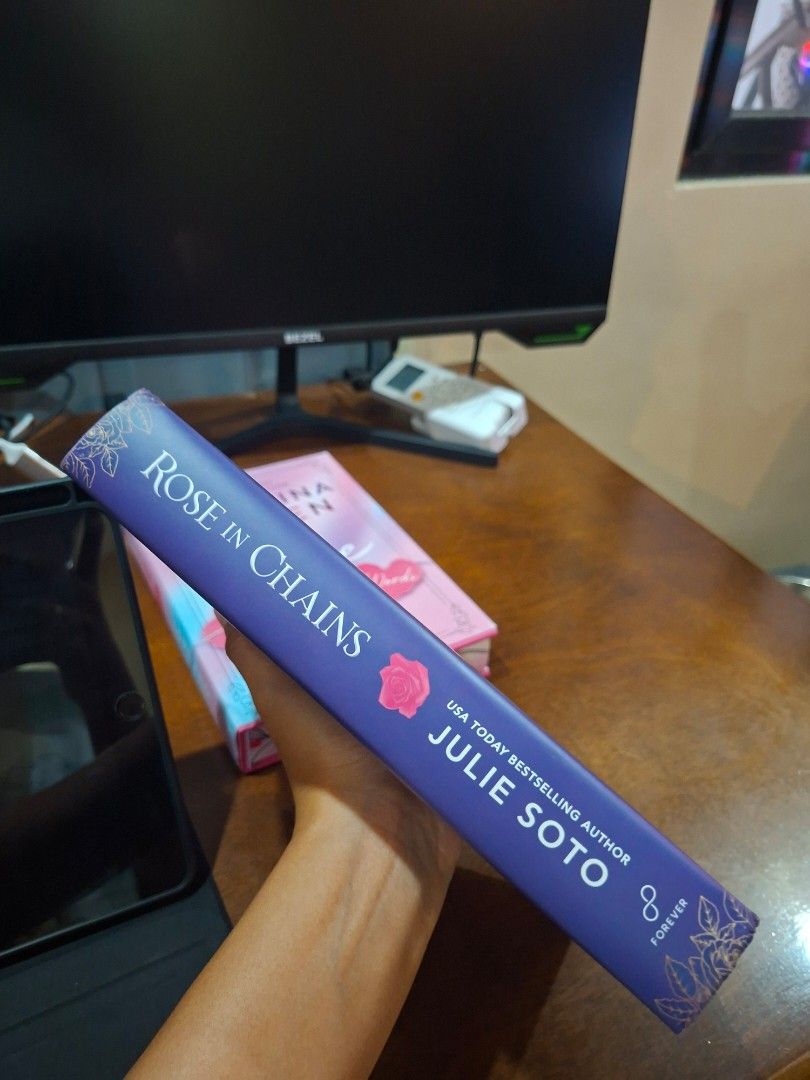 Rose in Chains Deluxe US HB (Category: Storybooks) located in Naic. Submitted by stabarding (Listing ID 1438534746, Image 3). Description: .