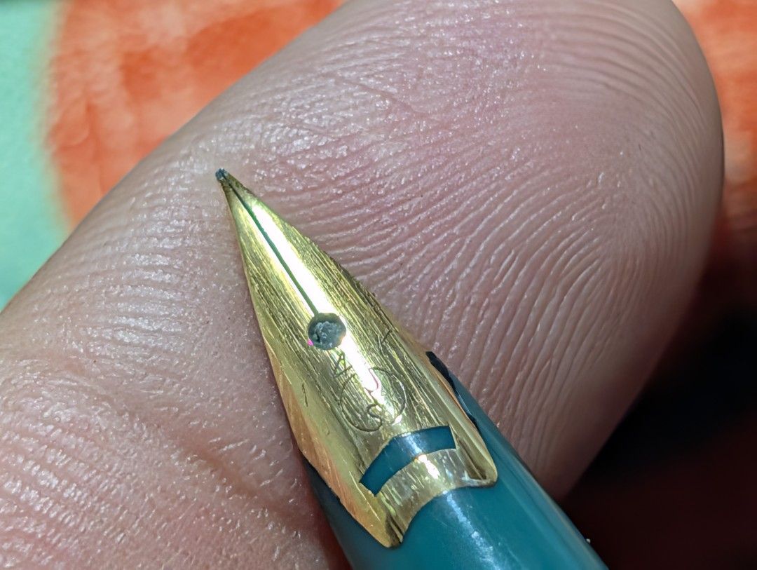 Sailor Fountain Pen with 14K Solid Gold Nib (Category: Everything Else Others) located in Makati City. Submitted by greatbuysmnl (Listing ID 1438582614, Image 1). Description: Vintage Sailor Fountain Pen 14k Solid Gold Nib Ink cartridge not included.