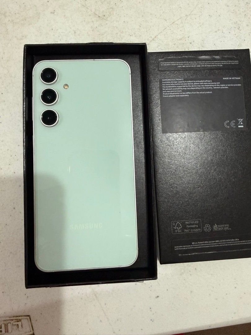 Samsung S23FE (Category: Samsung) located in Marikina City. Submitted by celyatsara (Listing ID 1438505603, Image 2). Description: FOR SALE SAMSUNG GALAXY S23 FE NTC Approved No scratches With original box Not locked to any network provider NO ISSUE RFS: extra phone Please dm me if interested. 😊 .