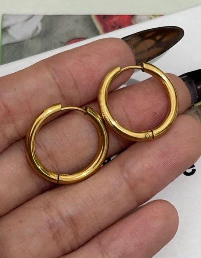 Seek Shine Earrings - Gold Hoops (Category: Earrings) located in Manila. Submitted by gigimangopie (Listing ID 1438678773, Image 2). Description: Brand new gold hoops. Never been used before, aside from fitting. Comes with Seek Shine box and tiny black velvet drawstring bag. Price is negotiable. .
