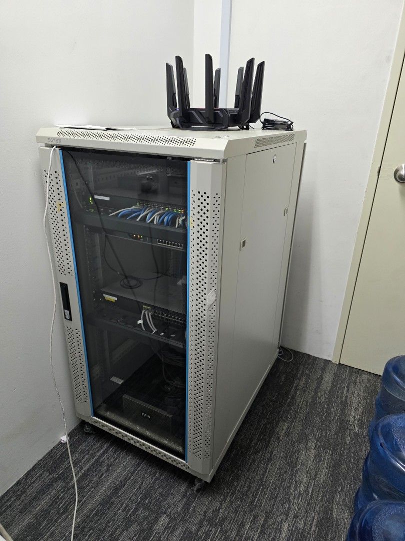 Server Rack (60x117cm)457279743711651840