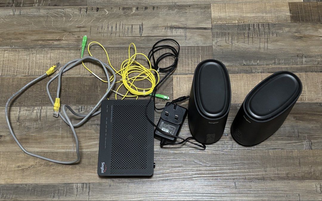 Singtel Router Set - Includes Router and Mesh WiFi458127551549286400