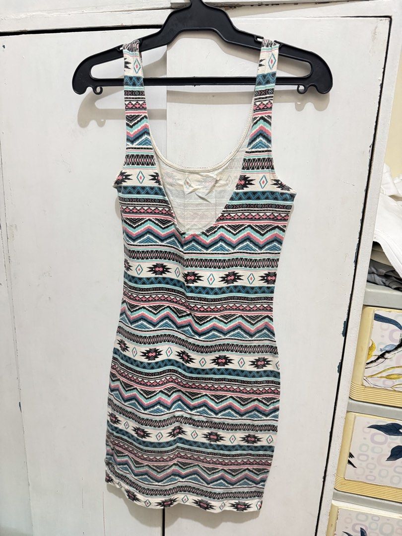 Sleeveless Bodycon Dress (Category: Dresses) located in Manila. Submitted by karlaportuguez (Listing ID 1438689365, Image 2). Description: - Sleeveless bodycon dress - Eye-catching geometric pattern (teal, pink, white) - Scoop neckline - Form-fitting silhouette - Stretchy material - Great for casual wear or layering.