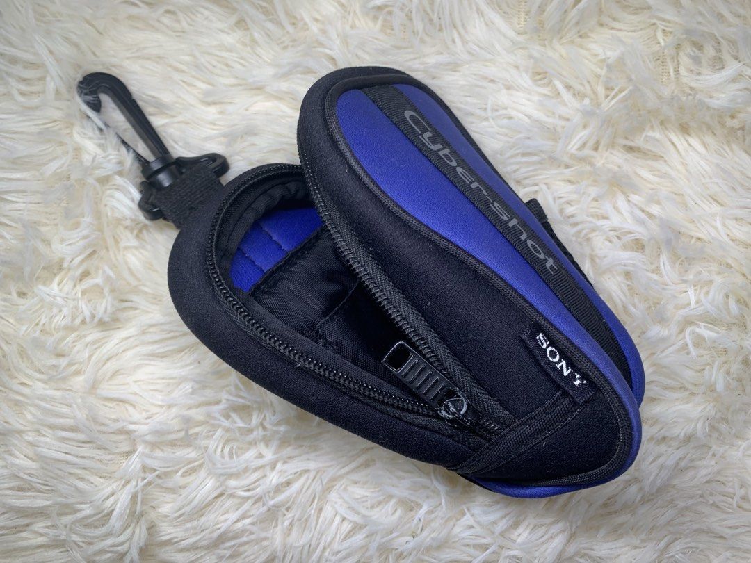 Sony Cybershot Camera Case (Category: Camera Bags & Carriers) located in Marikina City. Submitted by seetheandburn (Listing ID 1438507834, Image 3). Description: Sony Cybershot Bag (Blue) - 500 Sony Cybershot Bag (Black) - 350 SOLD🚫 -authentic.