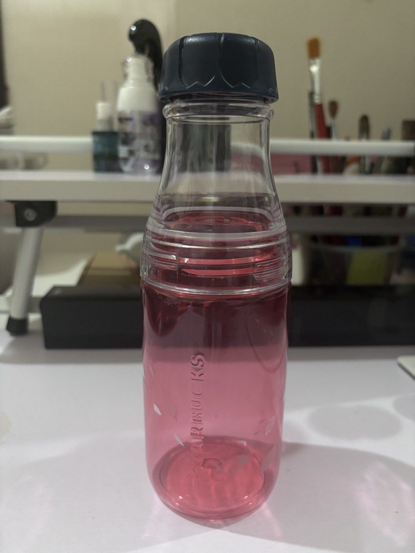 Starbucks bottle (Category: Water Bottles & Tumblers) located in Paranaque City. Submitted by luxemomma (Listing ID 1438687832, Image 1). Description: Lightly used Loc: paranaque MOP: gcash/bpi.