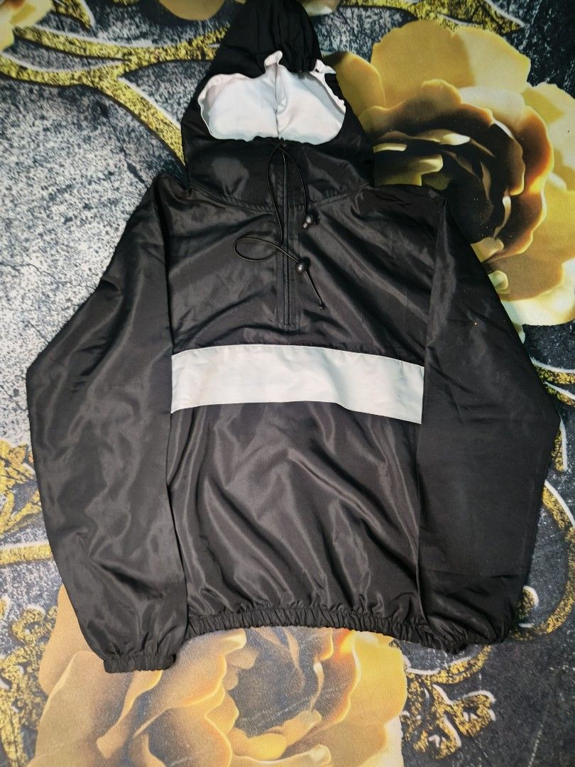 Straightforward Hoddie Jacket (Category: Coats, Jackets and Outerwear) located in Maigo. Submitted by thriftnimar (Listing ID 1438637345, Image 3). Description: W: 21 L: 25 10/10 CR.