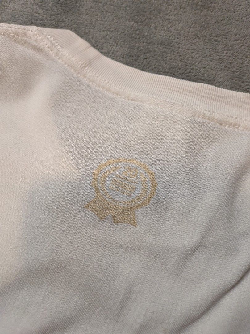 Supreme Box Logo T-shirt - White (Category: Tshirts & Polo Shirts ) located in Paniqui. Submitted by fndrs.kprs.ph (Listing ID 1438582395, Image 3). Description: Supreme Red BOGO Size on tag: Medium 19.5x27 Color rate: 9.5/10 Good Condition Issue: 1 Pinhole.