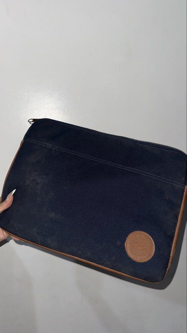 Ted Baker Laptop Sleeve (14 inch) (Category: Laptop Bags & Sleeves) located in Paranaque City. Submitted by caseycunanan (Listing ID 1438607881, Image 1). Description: - Navy blue laptop sleeve - Brown leather trim - Zipper closure - Ted Baker logo patch - Durable fabric - Rectangular shape with rounded corners.