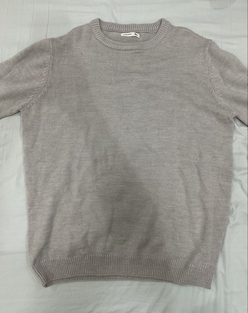 Terranova Knit Sweater (Category: Hoodies) located in Manila. Submitted by dihlicious (Listing ID 1438605936, Image 1). Description: Terranova Knitted Sweater RFS: Tight fit on me already NOT THRIFTED.