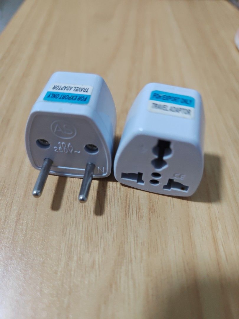 Universal Travel Adapter457614872648755200