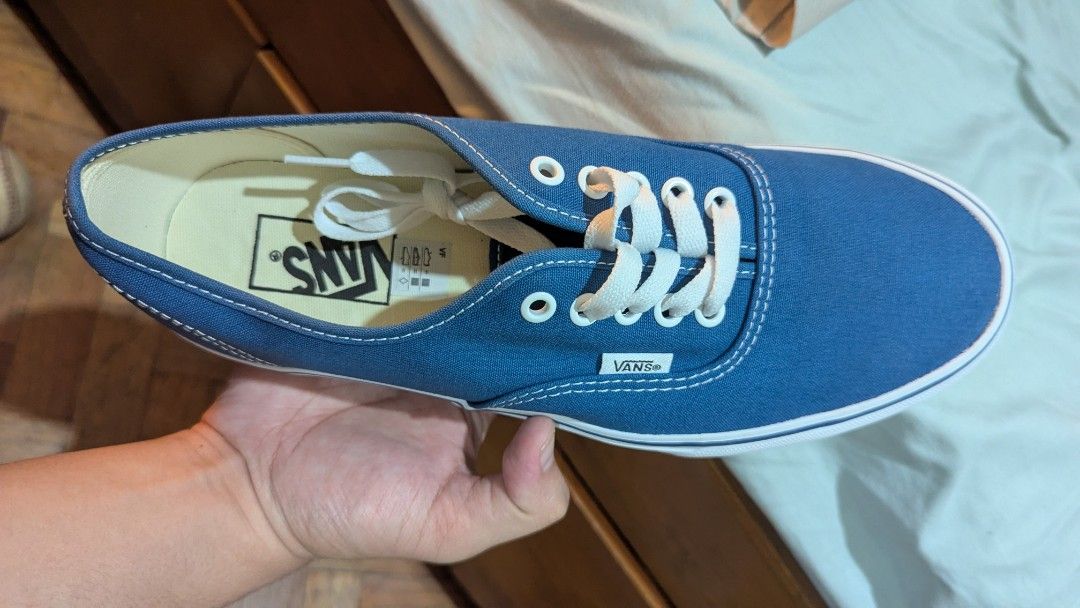 Vans Authentic Navy (Category: Sneakers) located in Pasig City. Submitted by eunts05 (Listing ID 1438656012, Image 2). Description: - Authentic Vans shoes w/box - Color: blue - White laces and sole - Size: Men's 9 / Women's 10.5 - Condition: New, unworn.
