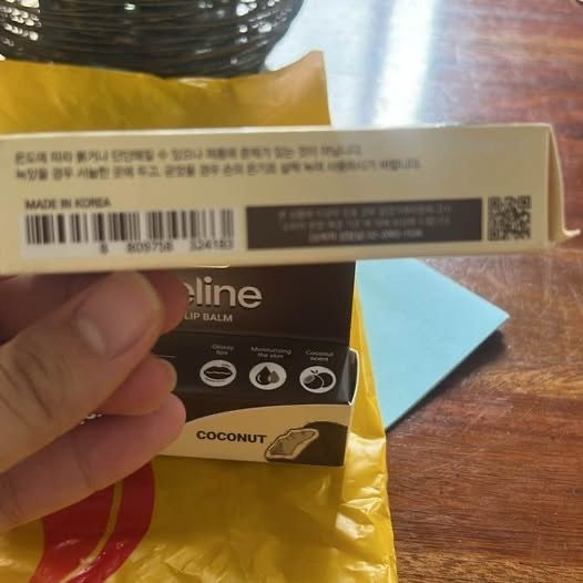 Vaseline Moisture Lip Balm Coconut 🥥 (12ml) (Category: Makeup) located in Manila. Submitted by budgetmusemnl (Listing ID 1438570870, Image 3). Description: Vaseline Moisture Balm Coconut 12 ml Guaranteed Original ✔️ Imported from Korea With reviews on Carousell @:https://www.carousell.ph/u/budgetmusemnl/ 📍 Location: Sta. Mesa 🚚 Available via J&T & Lalamove 💬 Send a message now!.