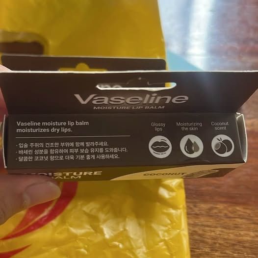 Vaseline Moisture Lip Balm Coconut 🥥 (12ml) (Category: Makeup) located in Manila. Submitted by budgetmusemnl (Listing ID 1438570870, Image 2). Description: Vaseline Moisture Balm Coconut 12 ml Guaranteed Original ✔️ Imported from Korea With reviews on Carousell @:https://www.carousell.ph/u/budgetmusemnl/ 📍 Location: Sta. Mesa 🚚 Available via J&T & Lalamove 💬 Send a message now!.