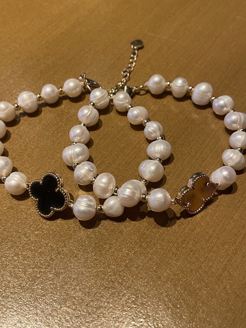 VCA Freshwater Pearl Bracelet (Category: Bracelets) located in Pasig City. Submitted by jewelsbymac (Listing ID 1438582245, Image 3). Description: • Item: Freshwater Pearl Bracelet (VCA style) • Designs: Two colors — black clover accent & gold clover accent • Features: Natural freshwater pearls, gold-toned hardware • Size: Adjustable / Standard size Hypoallergenic, Non-tarnished ✨ We provide same day delivery! 🚚 We provide customized accessories