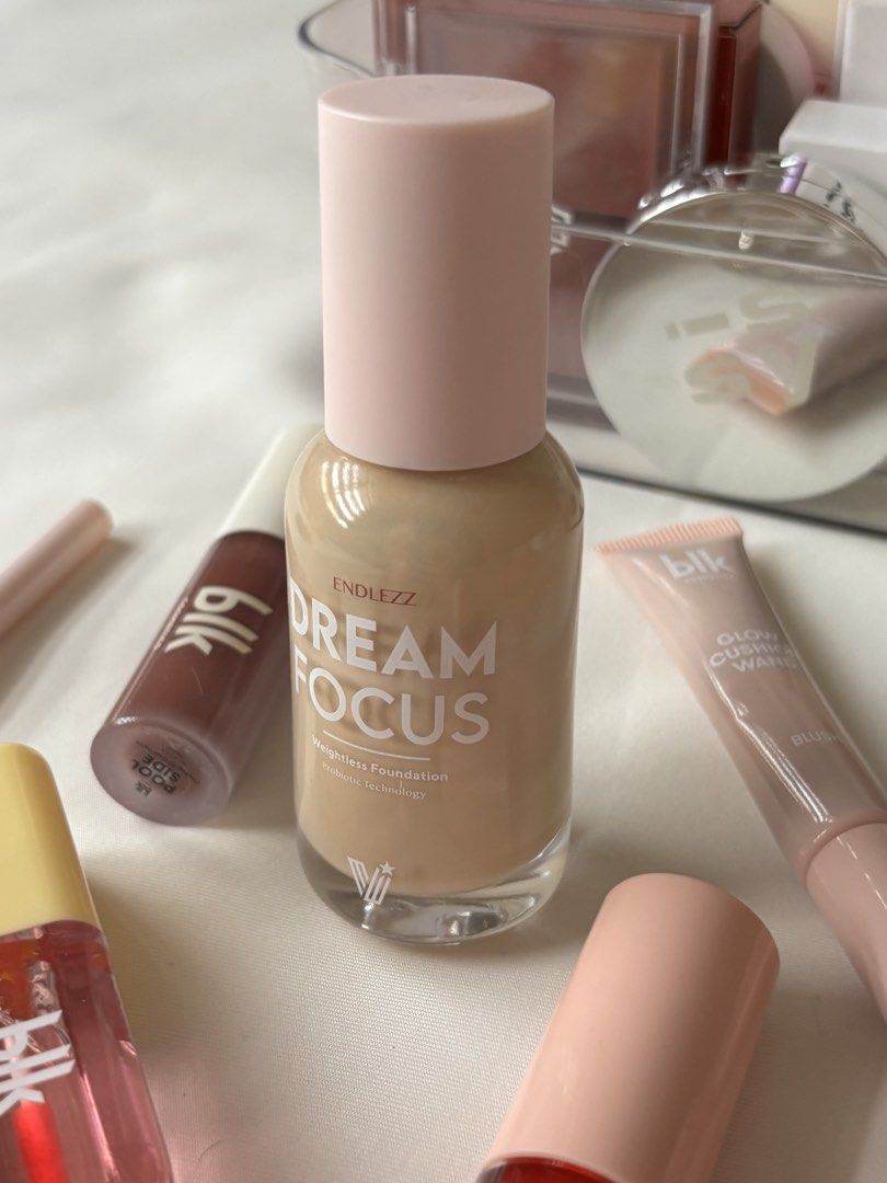 Vice cosmetics endlezz dream focus foundation (Category: Makeup) located in Quezon City. Submitted by bny.apprl (Listing ID 1438514813, Image 2). Description: Full coverage in shade light neutral.