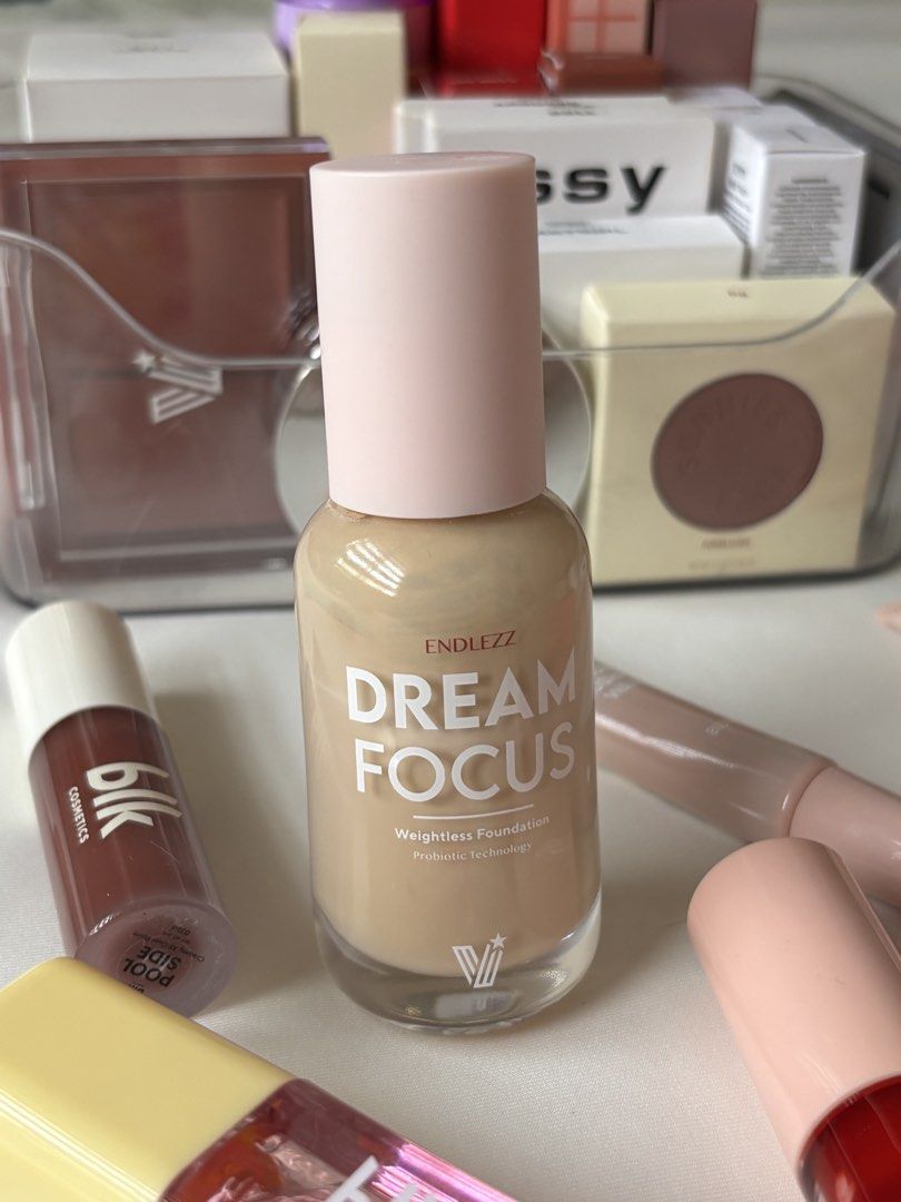 Vice cosmetics endlezz dream focus foundation (Category: Makeup) located in Quezon City. Submitted by bny.apprl (Listing ID 1438514813, Image 1). Description: Full coverage in shade light neutral.