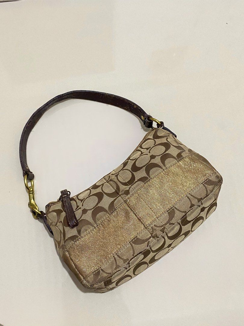 Vintage Coach mini (Category: Luxury Bags & Wallets) located in Manila. Submitted by nicoleannejns (Listing ID 1438654068, Image 1). Description: .