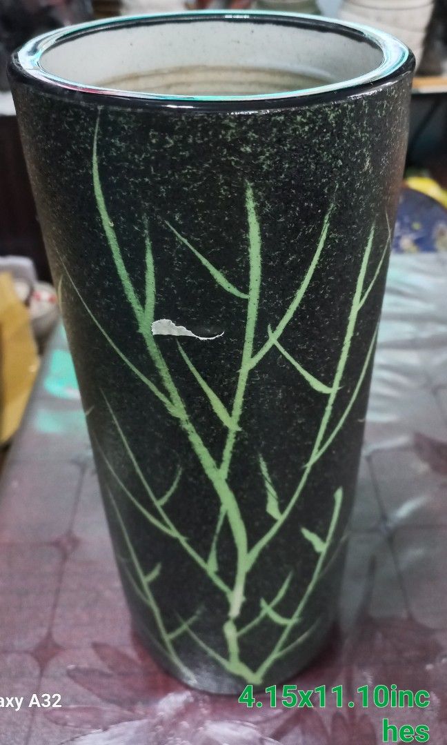 Vintage Japanese ceramic vase (Category: Vases & Decorative Bowls) located in Quezon City. Submitted by sabadojuliet25680 (Listing ID 1438591633, Image 1). Description: vintage Japanese ceramic vase texture black finish an green bamboo branch design goods no issue size 4.15x11 inches.