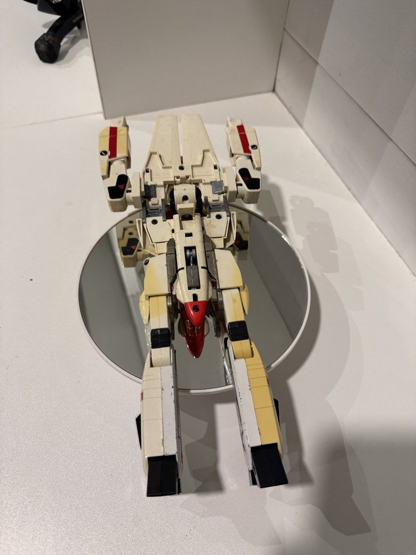 Vintage Jetfire (Category: Action & Battle Toys) located in Quezon City. Submitted by dsemana (Listing ID 1438564347, Image 3). Description: complete armour and accessories right arm armour replacemet with repairs.