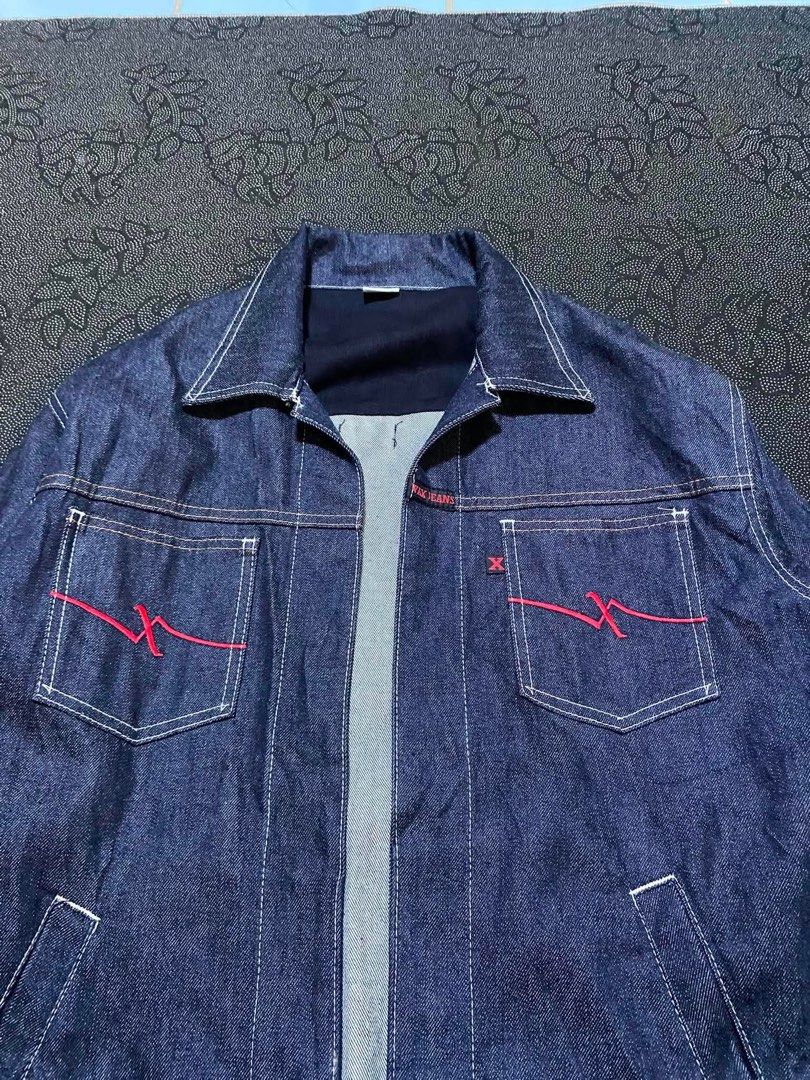 Vintage Wax Jeans Denim Jacket (Category: Coats, Jackets and Outerwear) located in Cebu City. Submitted by gummybearsworld (Listing ID 1438661725, Image 3). Description: Measurements ( inches ) Made in Australia Size L Width 24" Length 28" Sleeve 28" Shoulder to shoulder 21" No flaws Feel free to offer your price!.
