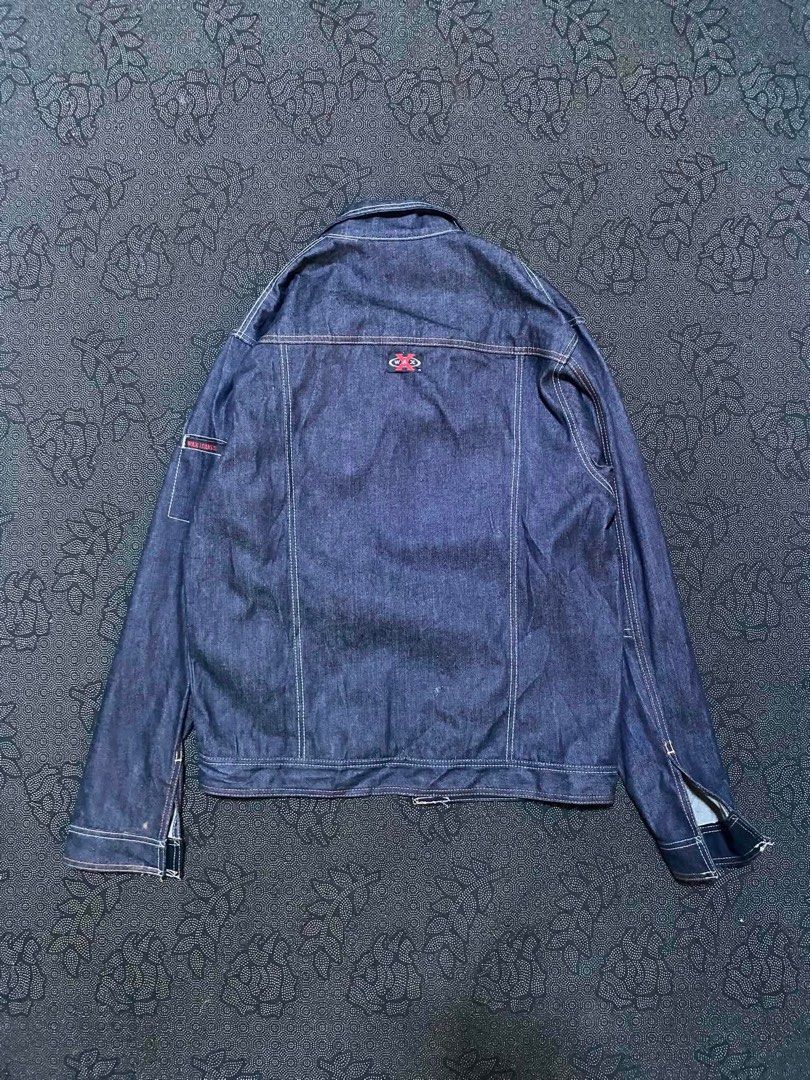 Vintage Wax Jeans Denim Jacket (Category: Coats, Jackets and Outerwear) located in Cebu City. Submitted by gummybearsworld (Listing ID 1438661725, Image 2). Description: Measurements ( inches ) Made in Australia Size L Width 24" Length 28" Sleeve 28" Shoulder to shoulder 21" No flaws Feel free to offer your price!.