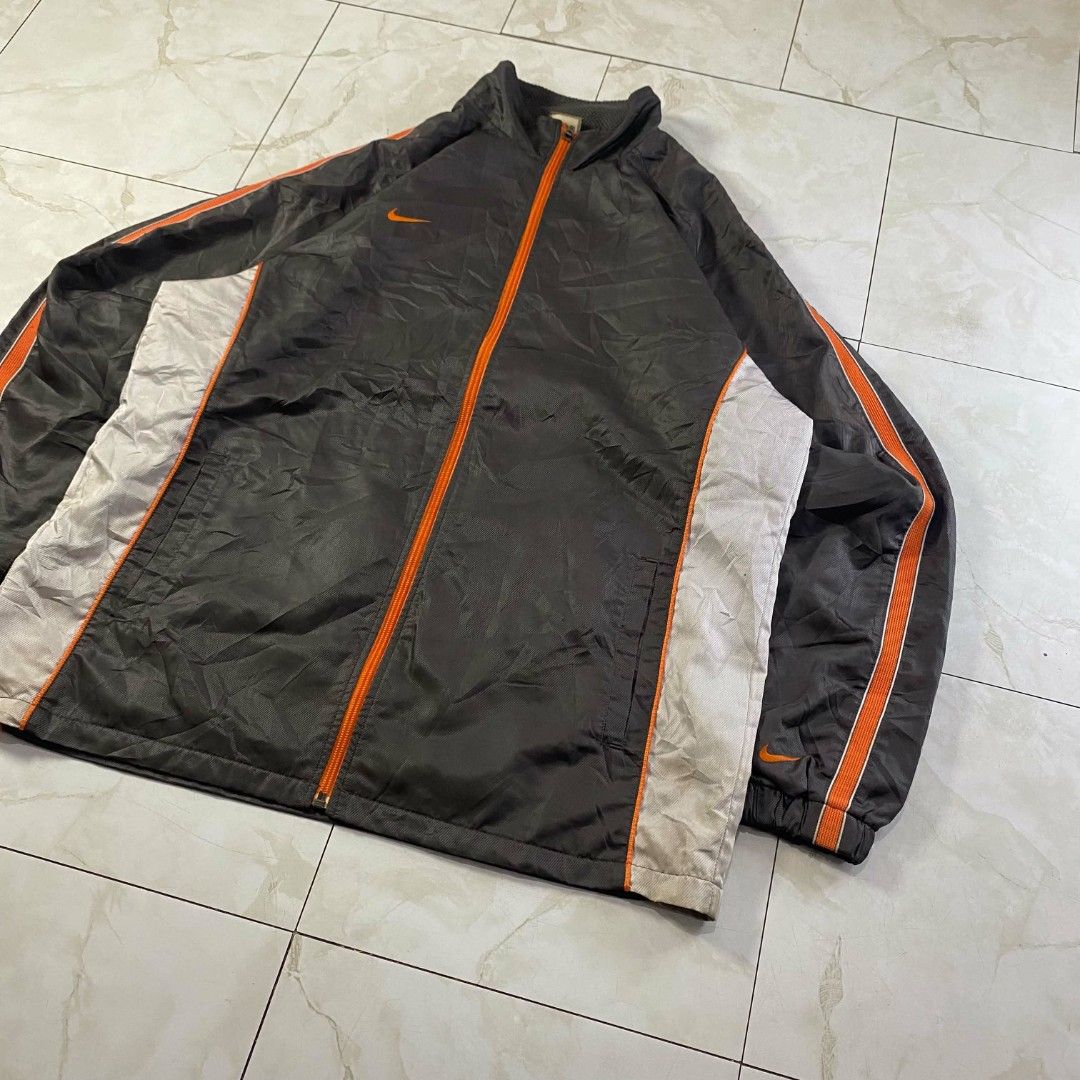 Vintage y2k nike windbreaker (Category: Coats, Jackets and Outerwear) located in Manila. Submitted by jayvee-92b986 (Listing ID 1438537422, Image 2). Description: y2k nike windbreaker size large on tag no issue 10/10 color rate need wash.