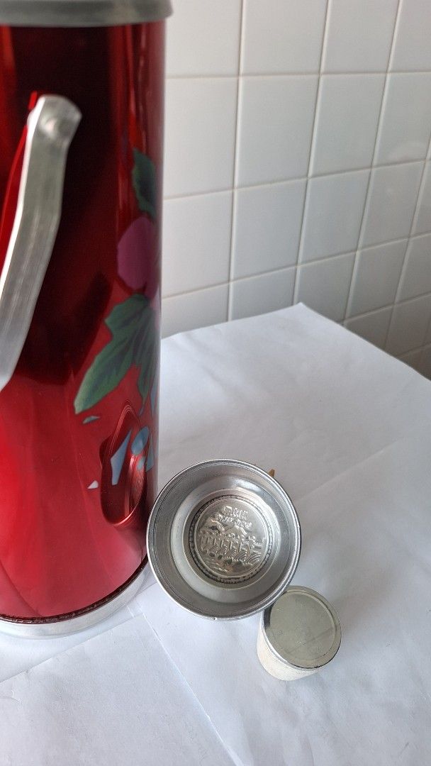 Vintage-style Red Thermo Flask457329593371207684