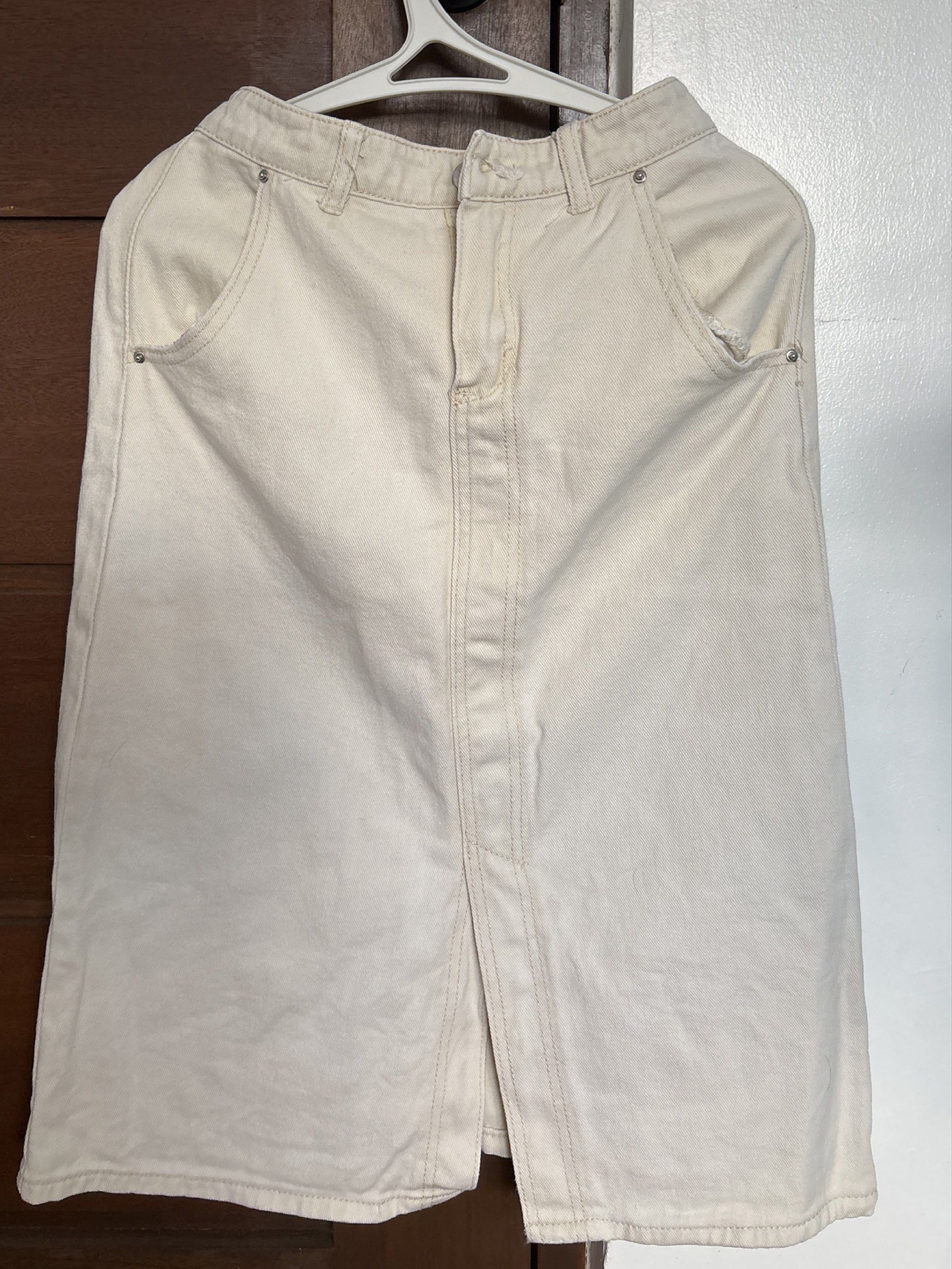 White denim midi skirt (Category: Skirts) located in Taytay. Submitted by oreomatcha (Listing ID 1438577428, Image 2). Description: Issue: has stain but not noticeable Size: 25-26 waistline, length: 27.5 inches Price is negotiable .