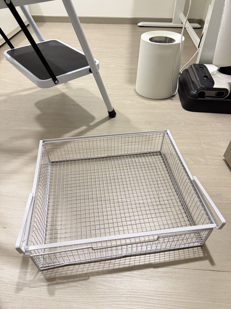White Wire Storage Basket457654129090908160