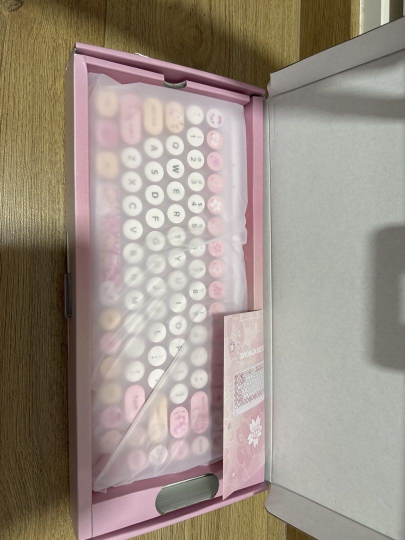 Wireless Keyboard - Pink Cherry Blossom Design457257934945658881