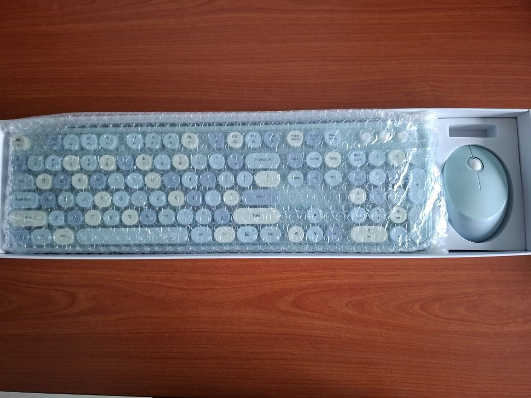 Wireless keyboard and mouse457719653629972481